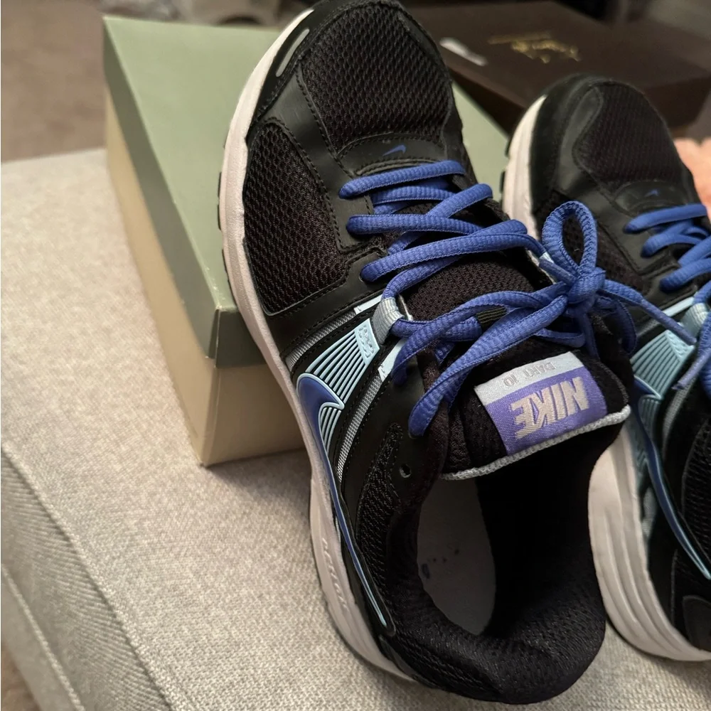 Nike Dart 10 Women’s Running Shoes, Black/Ice Blue, Size 10. Avail. 4 sale.